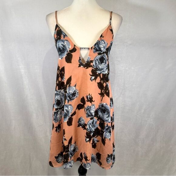 Blush boutique pink and blue floral deep vneck keyhole shift dress size medium - Picture 2 of 7